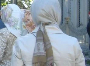 "Eşinin başörtüsü çağdaş yaşama tehdit"