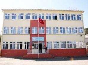 Evren'in ismi okuldan silindi