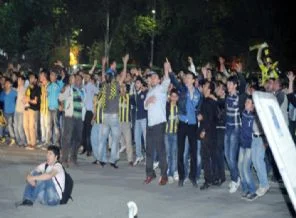 F.Bahçeliler polise saldırdı