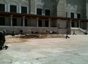 Fatih Camii'nde asırlık çınarları kestiler