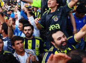 Fenerbahçe, coşkuyla uğurlandı (video)