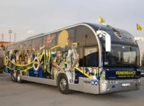 Fenerbahçe otobüsüne taşlı saldırı