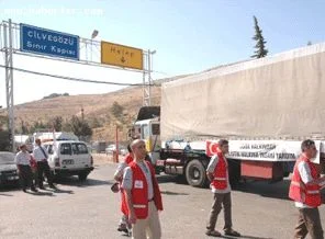 Filistin'e yardım konvoyu gümrükten geçti