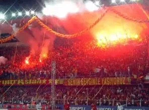 Galatarasay'a kalp dayanmadı