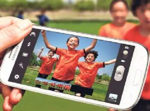 Galaxy, satışta iPhone'u geçti