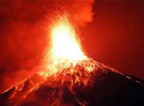 Guatemala'da Fuego yanardağı faaliyete geçti