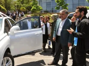 Gül, sürücüsüz Google arabası ile hız limitini aştı