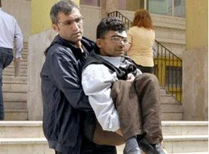 Hem ehliyetsiz, hem alkollü, hem de bacaklarından rahatsız