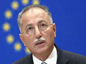 İhsanoğlu'ndan Hollande'a tebrik
