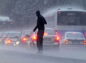 İstanbul'a sağnak yağış uyarısı