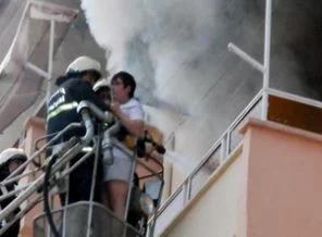 İtfaiye küçük çocuğu son anda kurtardı