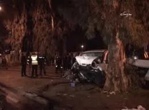 İzmir'de kaza: 2 ölü, 1 yaralı