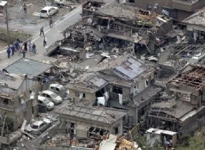 Japonya'da hortum, tsunami gibi vurdu