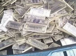 Kanalizasyonda 10 bin dolar çıktı