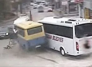 Kapıdan uçtu!