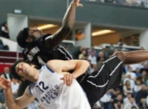 Kartal şov sürüyor