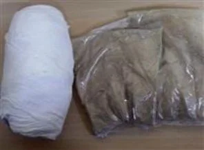 Koluna sardığı alçıdan eroin çıktı