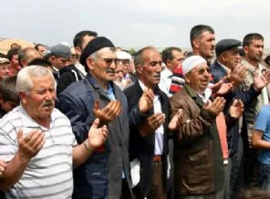 Köylüler yağmur duasına çıktı
