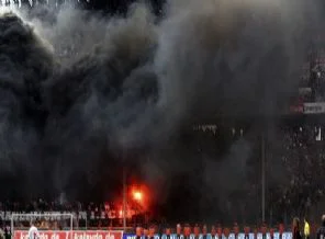 Küme düşünce stadı yaktılar