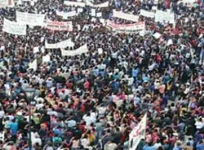 Lübnan'da sivil barış yürüyüşü düzenlendi