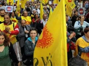 Memurlar zam hakkı için grevde