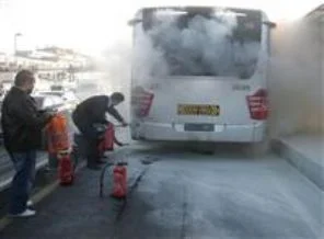 Metrobüste yangın çıktı