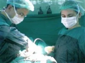 Midesinden 30 santimetrelik kist çıktı