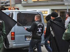 Münih'te neonazilere polis baskını