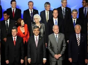 NATO zirvesi aile fotoğrafı çektirdi