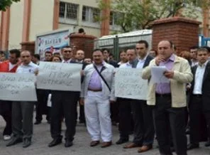 Öğretmenler, şiddeti protesto etti