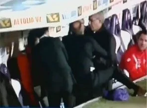 Oyuncusunu kulübede ölümüne yumrukladı