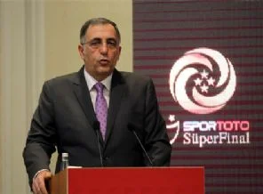 Özerten: Sadri Şener'e acıyorum