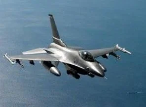 Pakistan'da 2 uçak havada çarpıştı