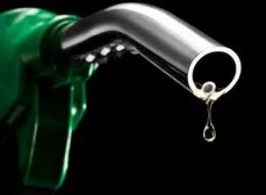Petrol düşüyor, benzin niçin inmiyor?