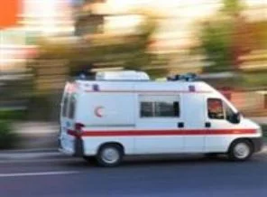 PKK'lılar ambulansın yolunu kesti!