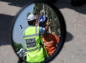 Polis ve Jandarma kask dağıttı