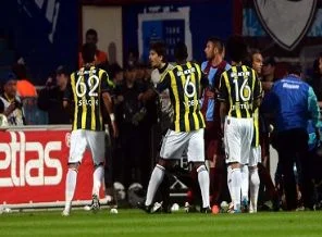 Soyunma odasında yumruklaştılar