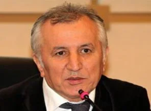 Star yazarı, üç ismi fena bombaladı!