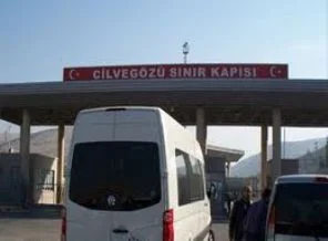 Suriye kapılarını Türk tırlarına kapattı
