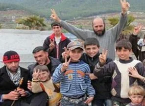 'Suriyeli mülteciler güvenli yerlere taşınmalı'