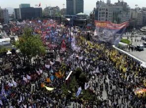 Taksim'de 1 Mayıs temizliği