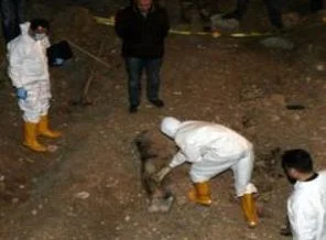Toprağa gömülü 2 ceset bulundu!