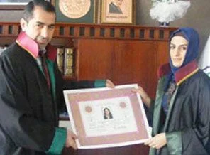 Türbanla ruhsat aldı ama...