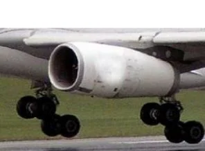 Yolcu uçağı zorunlu iniş yaptı