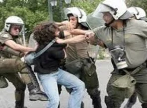 Yunan gazeteciler greve çıktı