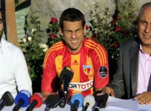 Bobo 3 yıllık imzayı attı!