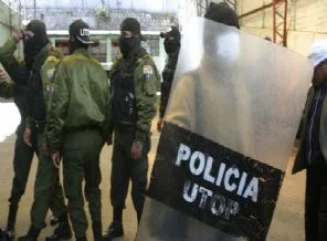 Bolivya'da polisler karakolu bastı