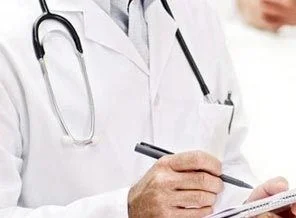 Darp ettiği doktordan özür diledi