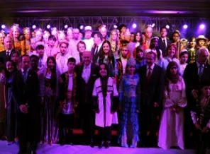 Diyarbakırlılar dünya çocuklarını bağrına bastı