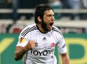 Egemen Korkmaz yol ayrımında!